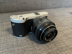 Samsung NX300 - 4 аккумулятора - Автомобильное зарядное устройство (2 фото из 5)