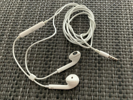 Apple originaal kōrvaklapid (juhtmega)