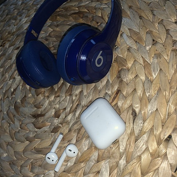 Beats Solo2 Wireless и Airpods 1-го поколения