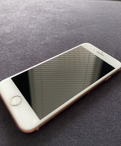 iPhone 8 (64GB) Klaasil on väike kiip. (3 foto / 5)