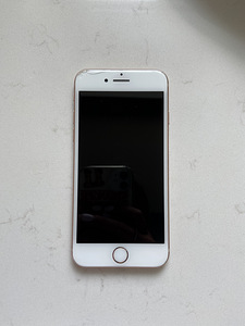iPhone 8 (64GB) Klaasil on väike kiip. (4 foto / 5)
