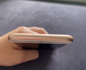 iPhone 8 (64GB) Klaasil on väike kiip. (5 foto / 5)