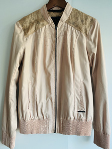 GUESS tagi (1 foto / 2)