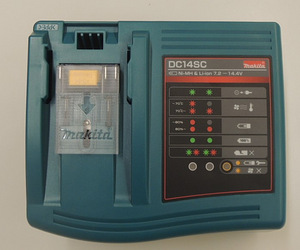 Laadija Makita DC14SC (4 foto / 5)