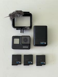 GOPRO HERO 7 ЧЕРНЫЙ + 3 АККУМУЛЯТОРА + ЗАРЯДНОЕ УСТРОЙСТВО (2 фото из 2)