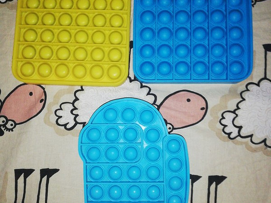3 poolt