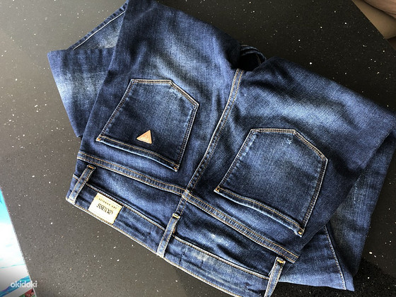 Джинсы guess 25. Новые