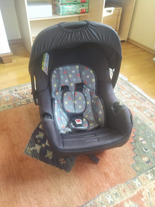 Детское автокресло (2 фото из 3)
