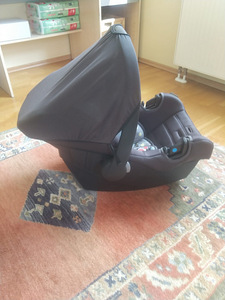Детское автокресло (3 фото из 3)