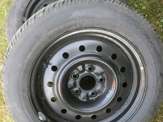 Dunlop летние 2шт, жестяные диски всего 40.-