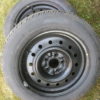 Dunlop летние 2шт, жестяные диски всего 40.-