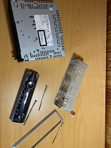 Автомобильная магнитола Sony CDX-GT550UI (8 фото из 10)