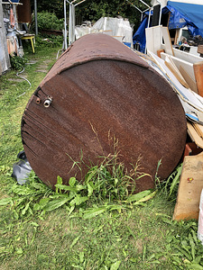 Продаю металическую ёмкость (1 фото из 2)