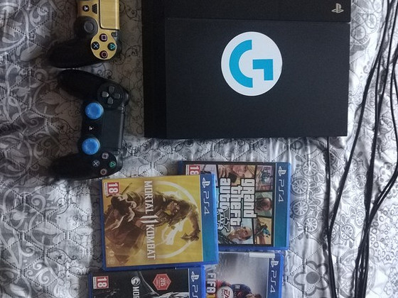 PlayStation 4 (408 gb)