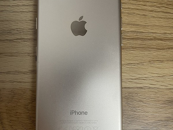 Apple iPhone 7 (128GB)