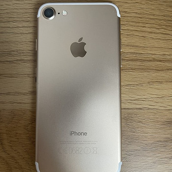 Apple iPhone 7 (128GB)