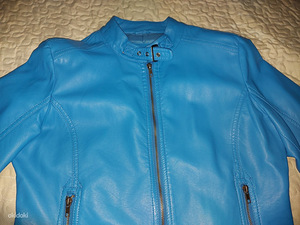 Куртка р. M- L (3 фото из 6)