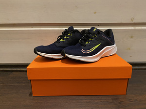 Nike W Quest 3 tossud, suurus 38 (2 foto / 3)