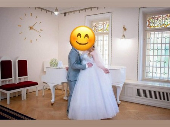 Свадебное платье, фата, сумочка, подушечка для колец