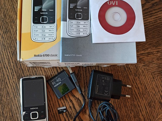 Nokia 6700 Classic UUS Karbis