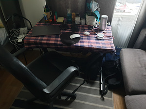 Study table and chair (1 foto / 3)