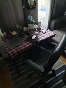 Study table and chair (2 foto / 3)