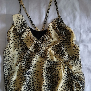 Guess top