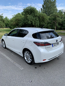 Lexus (2 фото из 6)