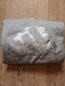 Pusa / hoodie Adidas (3 foto / 3)