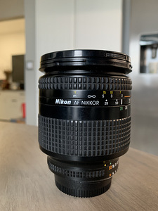 AF Nikkor 28-200 мм 1: 3,5-5,6 D (4 фото из 5)
