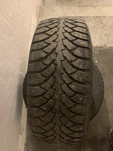 Зимняя резина 205/55/R16 (2 фото из 3)