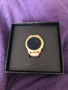 Samsung Galaxy Watch 42mm (1 foto / 2)