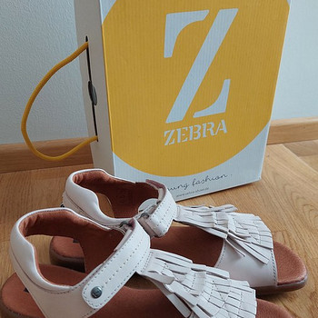Zebra tüdrukute nahast sandaalid, uued, s. 39