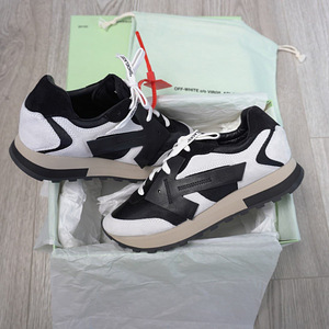 Низкие беговые кроссовки oFF-WHITE (1 фото из 3)