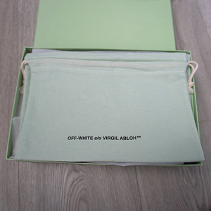 Низкие беговые кроссовки oFF-WHITE (3 фото из 3)