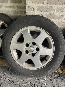 Valuveljed suverehvidega R15 Opel Zafira (3 foto / 5)
