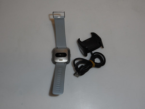 Смарт часы Fitbit Versa FB505 + зарядка (3 фото из 6)