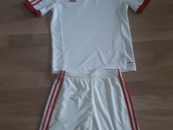 Спорт.костюм adidas.