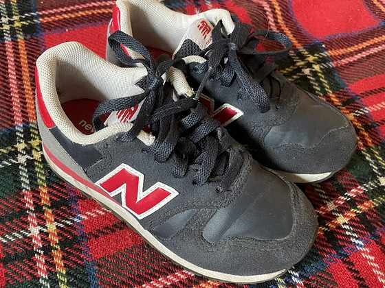 В хорошем состоянии кроссовки NEW BALANCE размер 28