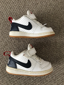 Кроссовки Nike (3 фото из 5)