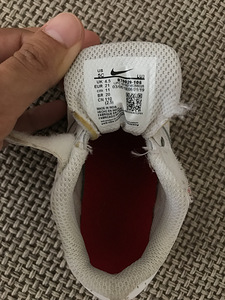 Кроссовки Nike (5 фото из 5)