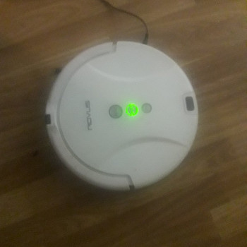Robot tolmuimeja