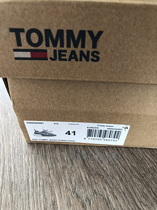Tommy Jeans vabaajajalanõud (4 foto / 7)