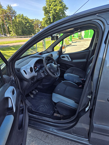 Авто в аренду / Аренда авто / Дизель / 2014 / мануал (4 фото из 9)