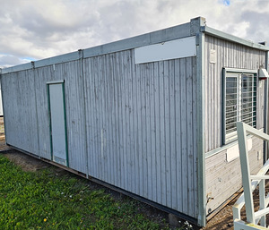 Korralik puitvoodriga soojak l2.9m x 8.4m (2 foto / 3)