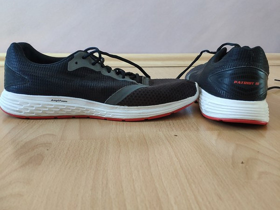 Asics беговые, спортивная обувь, нет. 45