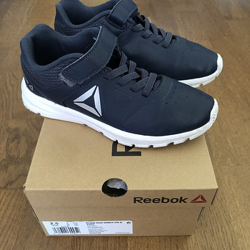 Reebok кроссовки 33