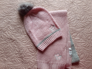 Guess sall ja müts s.L 19.- (1 foto / 5)