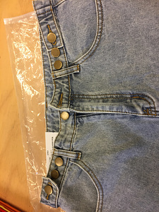 Продаю джинсы (3 фото из 4)