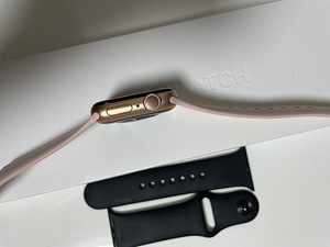 Apple Watch Series 6 40mm (2 foto / 4)